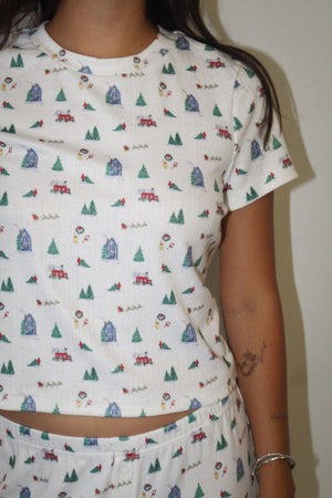 BAILEY ROSE Women's Tops Winter Village Print Baby Tee