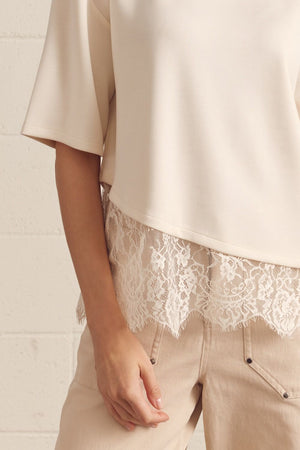 ENTRO INC Women's Top Scallop Lace Hem Top