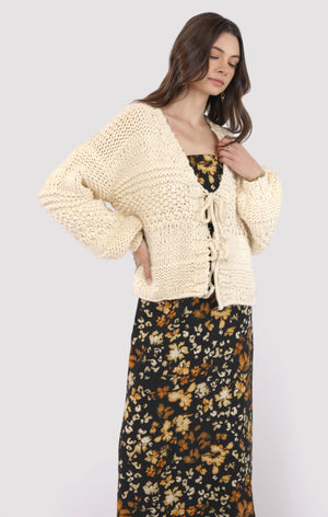 SADIE AND SAGE Women's Sweaters Iggy Chunky Tie Front Hand Knit Cardigan