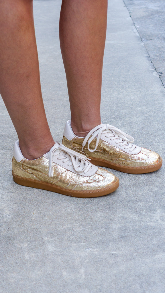 DOLCE VITA Women's Shoes Dolce Vita Notice Sneakers Gold Distressed Leather || David's Clothing