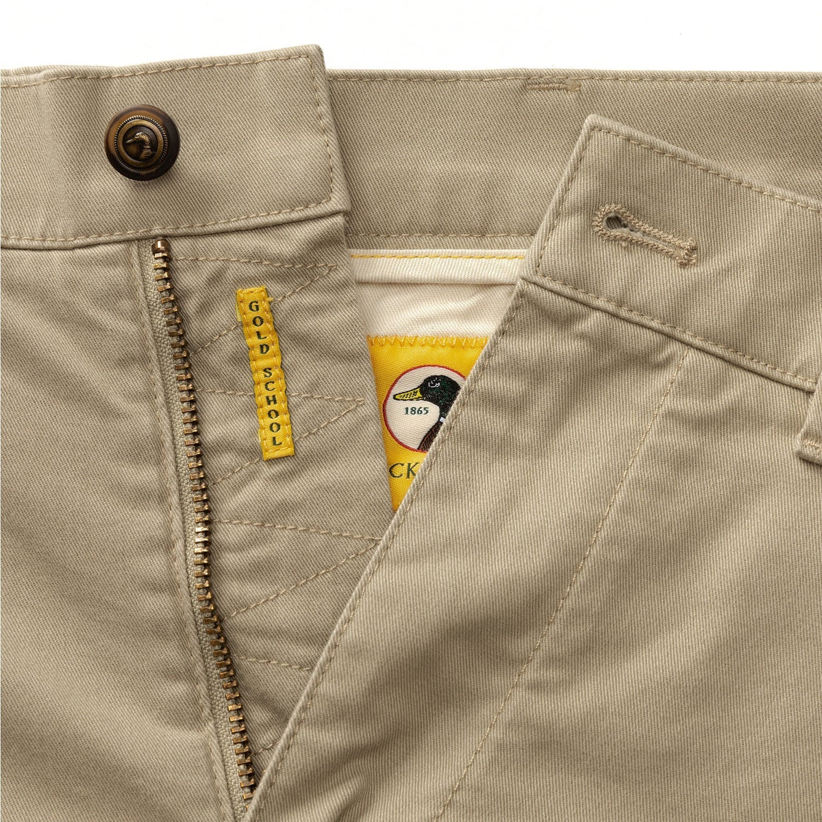 DUCK HEAD Men's Shorts Duck Head 7" Gold School Chino Short || David's Clothing