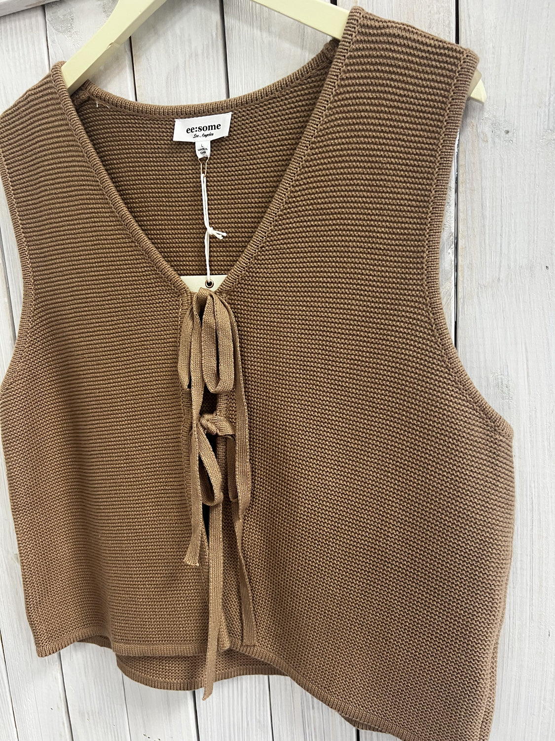 ee:some Women's Top 00-needs title/description - 7-TIE FRONT SWTR VST