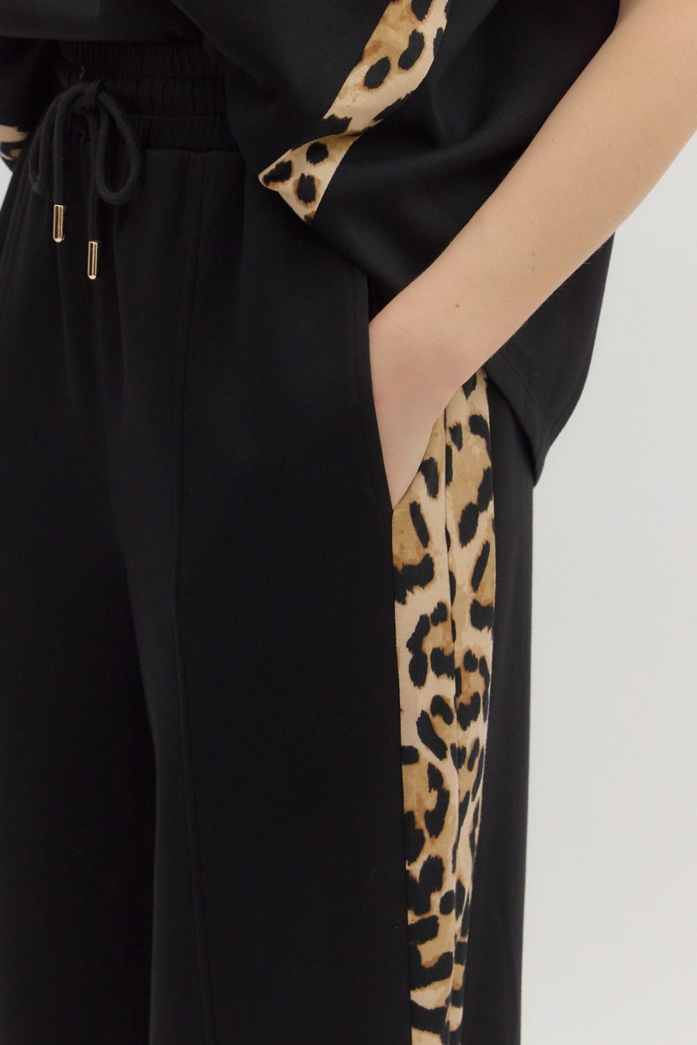 ENTRO INC Women's Pants Leopard Accent Stripe High-Waist Pants