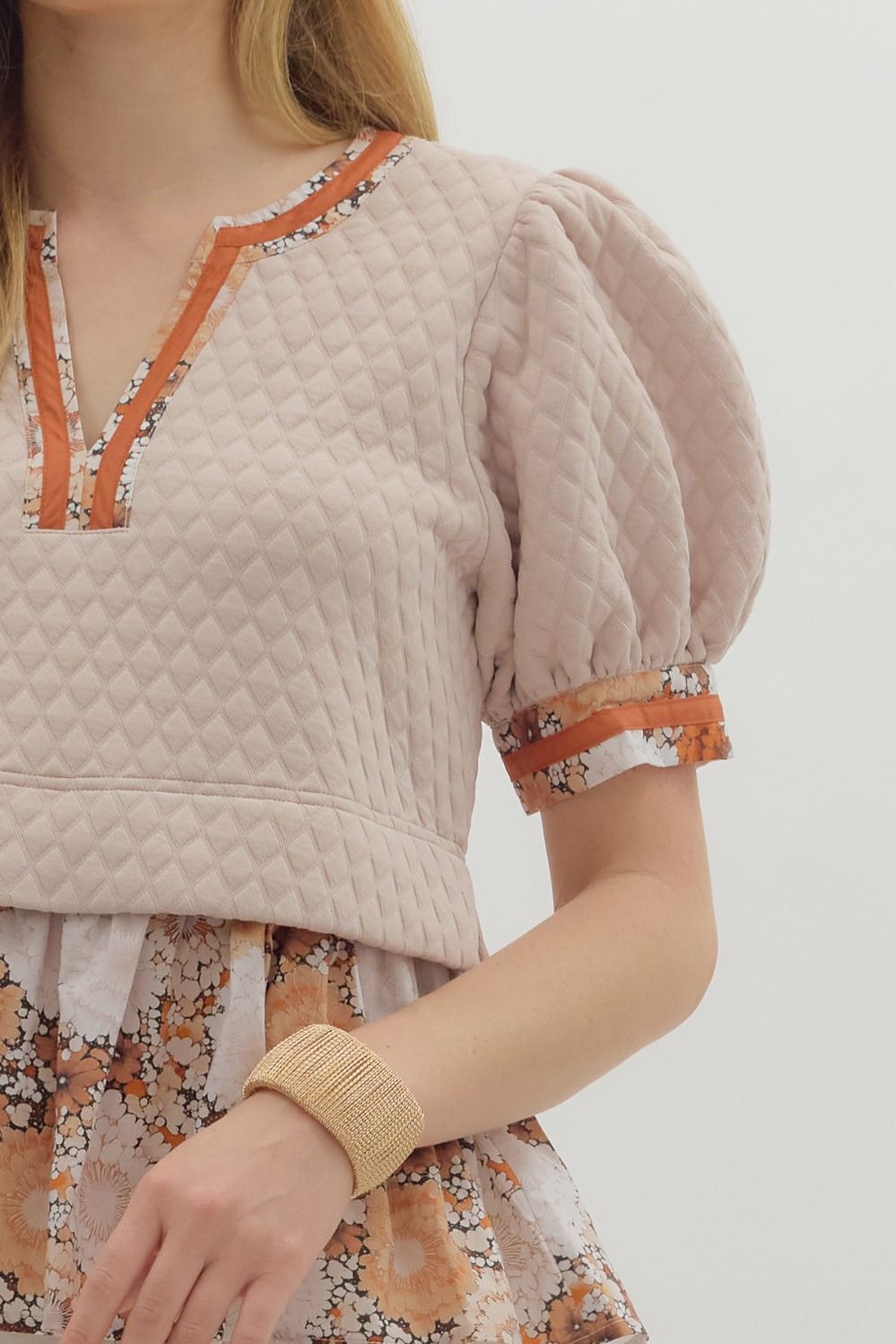 ENTRO INC Women's Top Floral Contrast Accent Textured Short Puff Sleeve Top