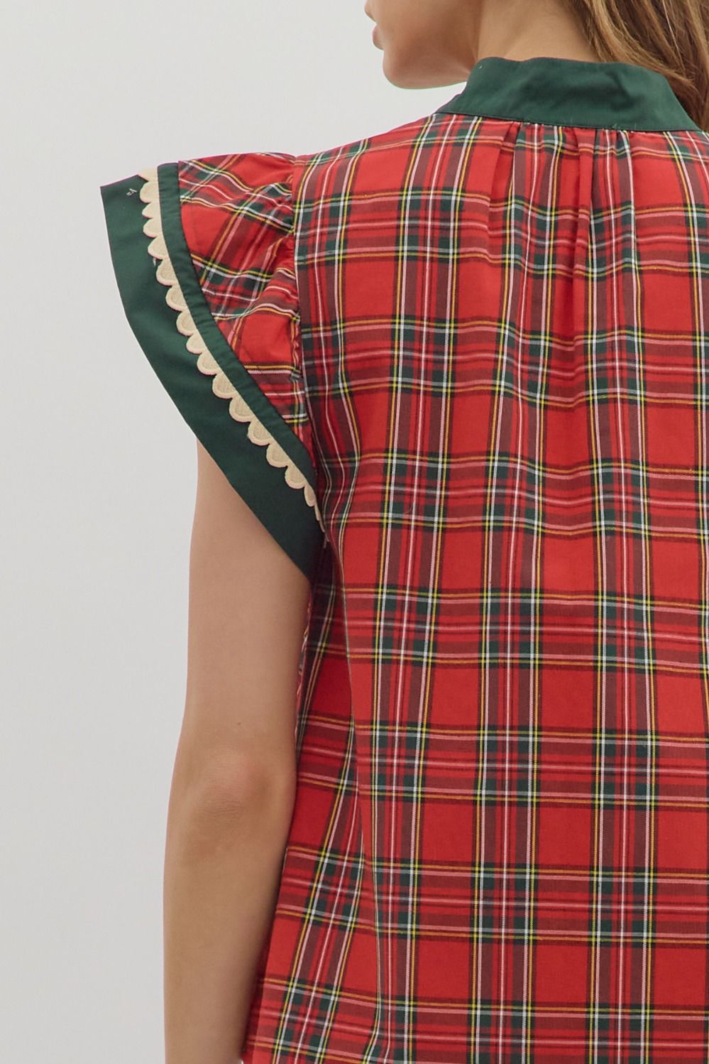 ENTRO INC Women's Top Plaid Pattern Scallop Trim Accent Flutter Sleeve Top