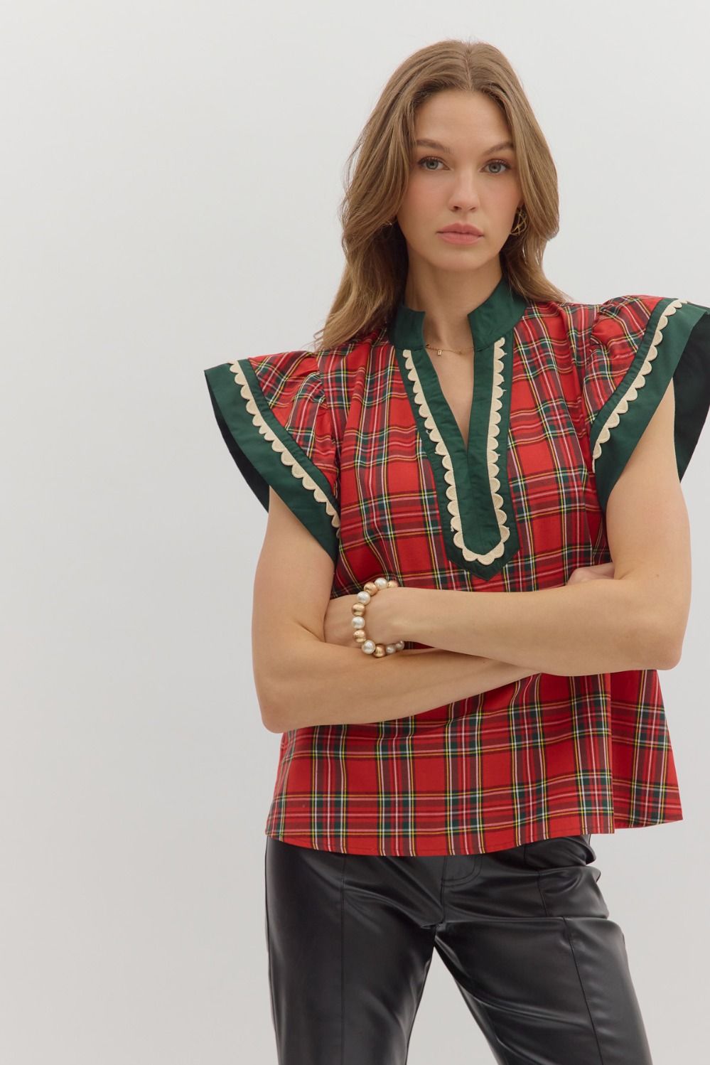 ENTRO INC Women's Top Plaid Pattern Scallop Trim Accent Flutter Sleeve Top