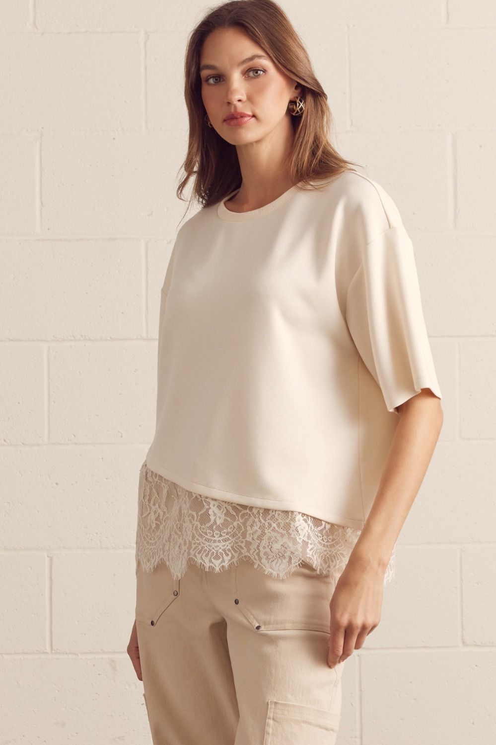 ENTRO INC Women's Top Scallop Lace Hem Top