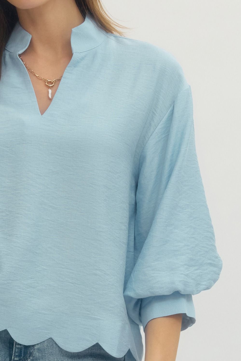 ENTRO INC Women's Top Solid 3/4 Sleeve Scallop Hem V-Cut Top