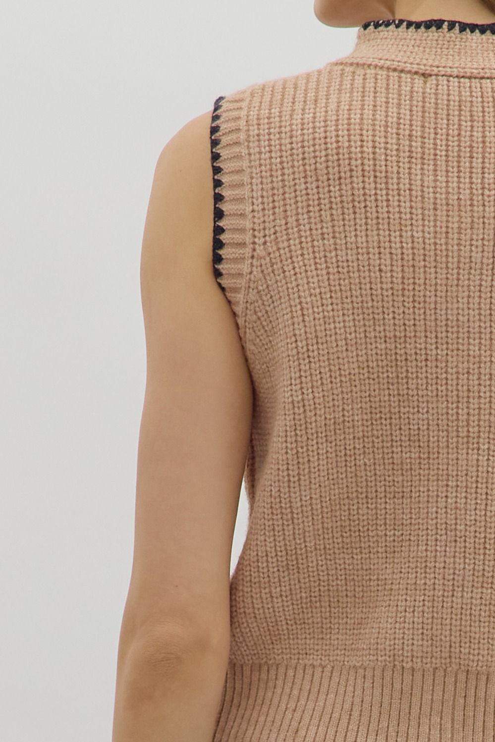 ENTRO INC Women's Top Solid Sleeveless Sweater Knit Button Front Knot Closure Top || David's Clothing