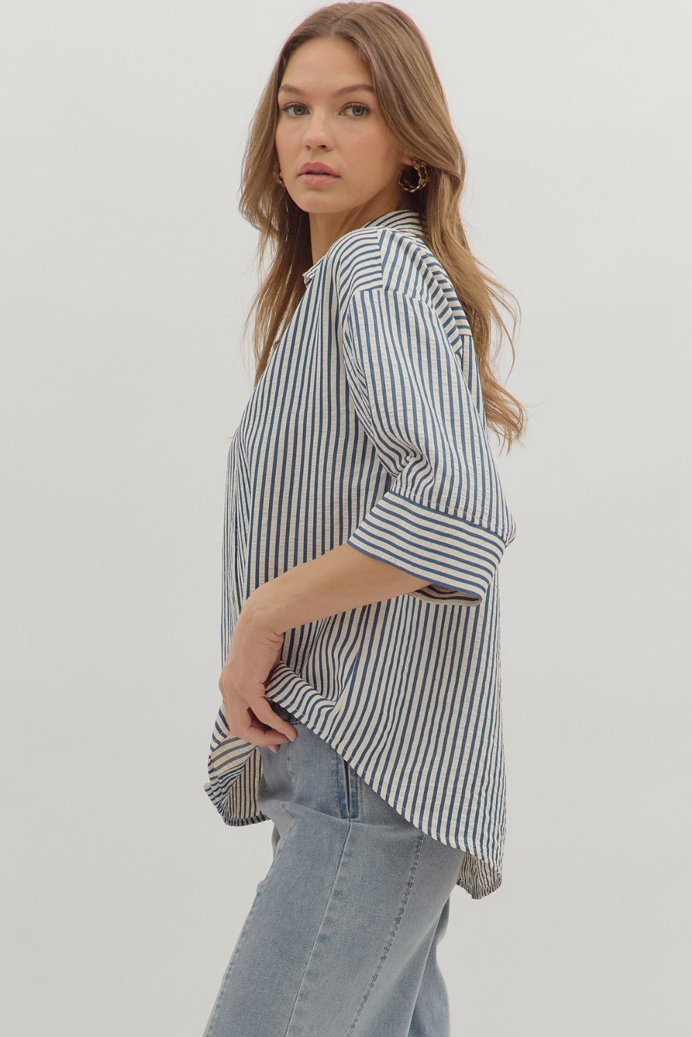 ENTRO INC Women's Top Stripe Wide Cuff ¾ Sleeve Spread Collar Button Up Top