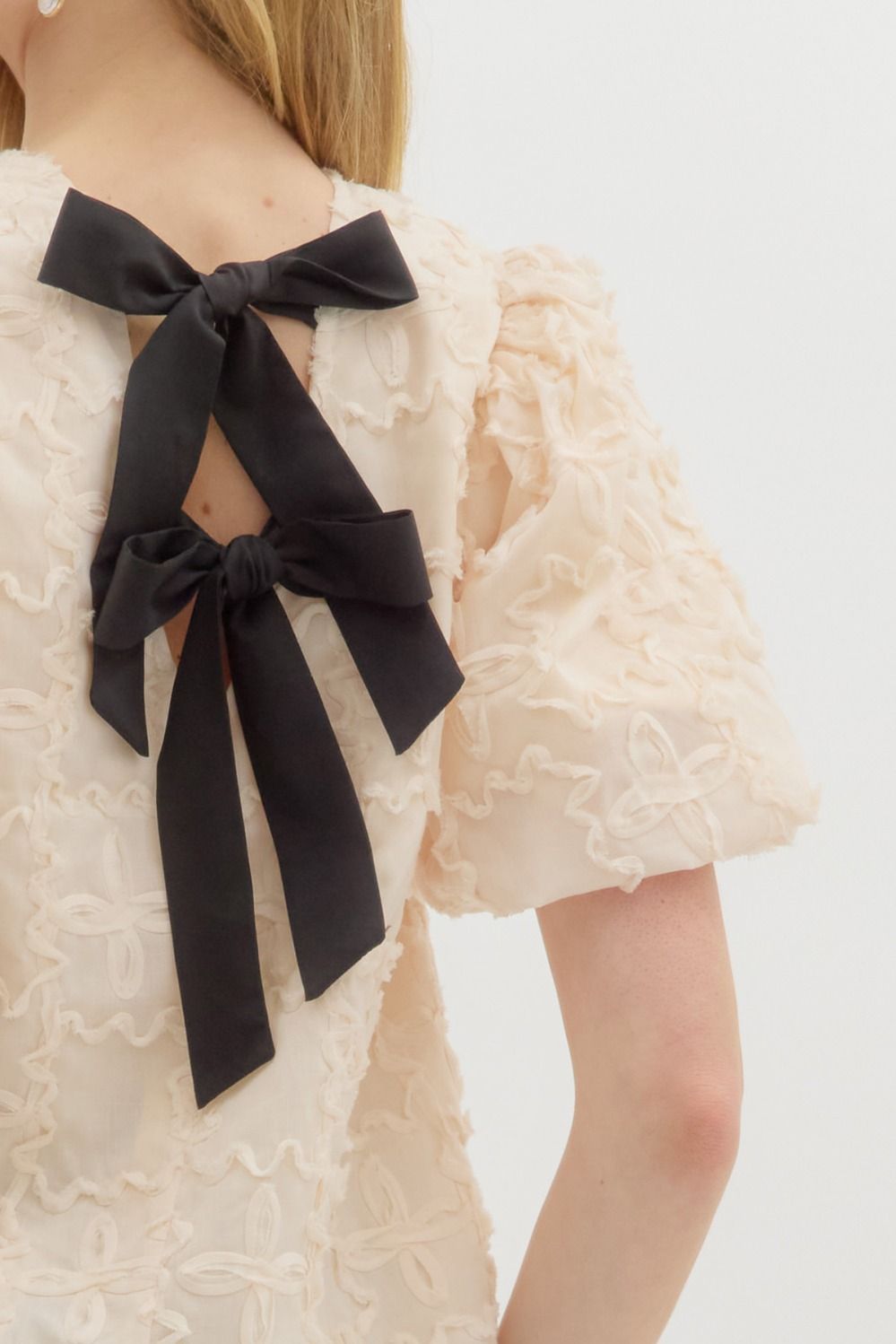 ENTRO INC Women's Top Textured Bow Tie Back Top || David's Clothing 