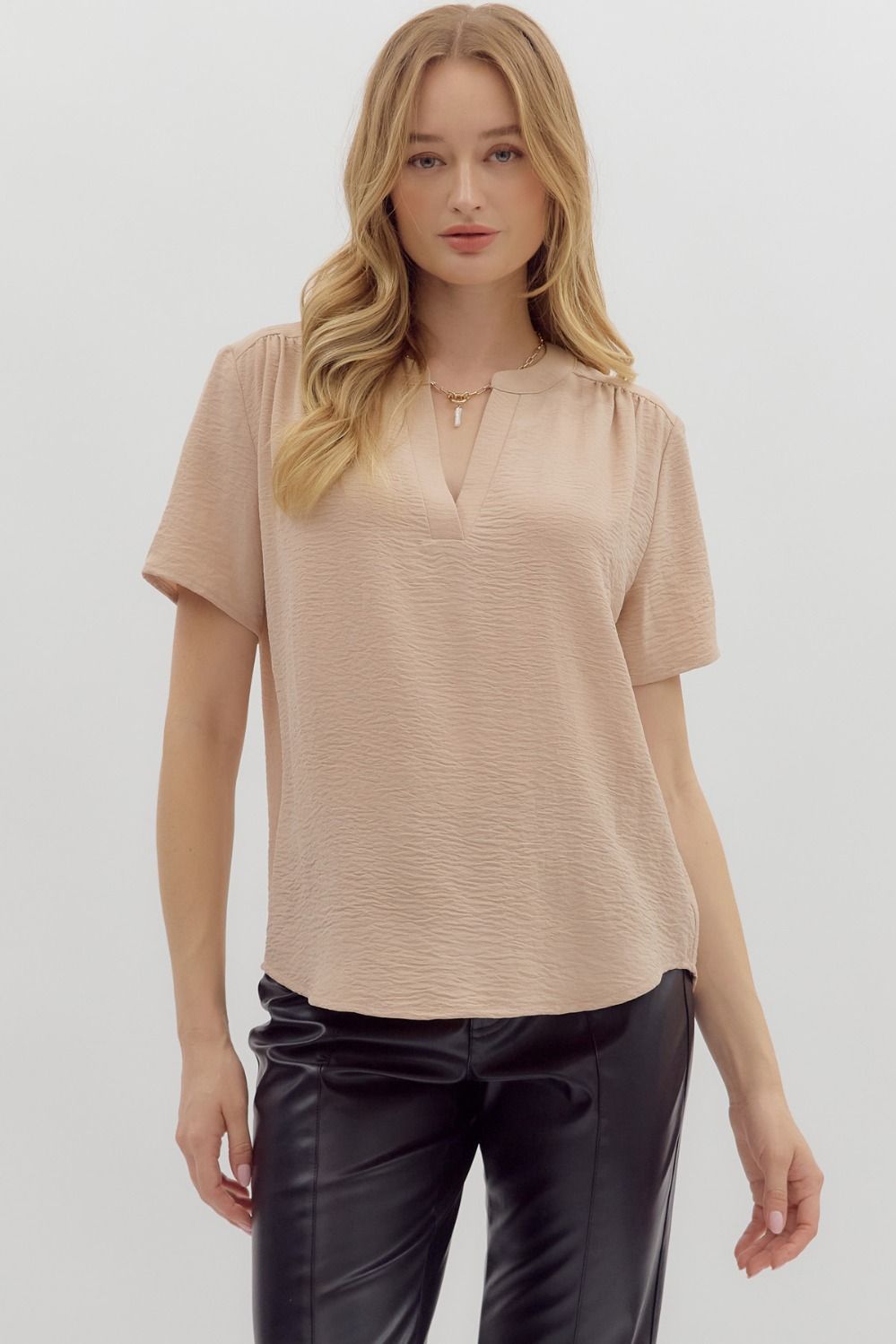 ENTRO INC Women's Top TOAST / S Classic Split V-Neck Short Sleeve Pullover Top || David's Clothing T27130