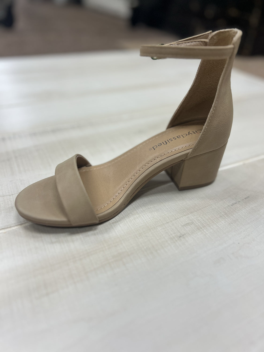 FORTUNE DYNAMIC Women's Sandals Mini Block Heel || David's Clothing