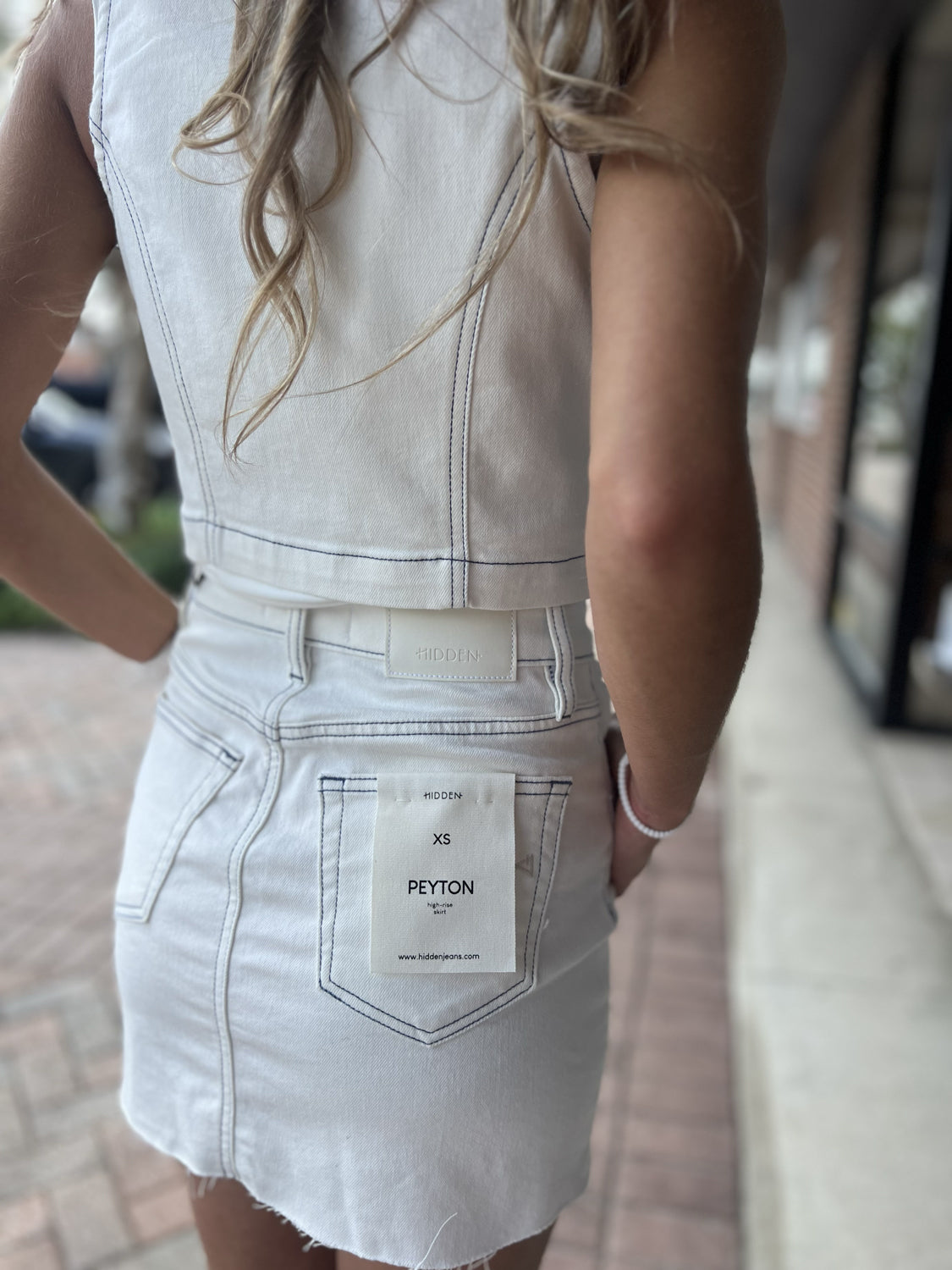 HIDDEN JEANS Women's Top Cheetah Print Cropped Fitted Vest || David's Clothing