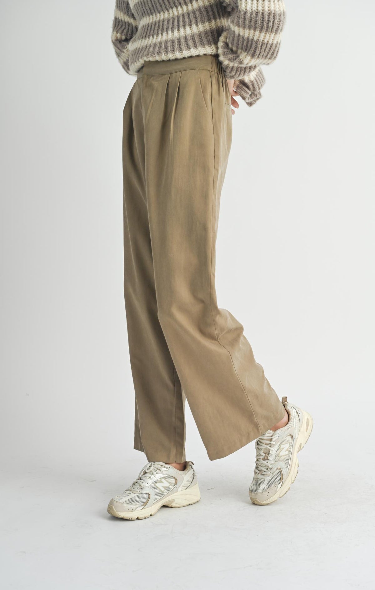 SADIE AND SAGE Women's Pants Sadie and Sage Olive Groves Front Pleat Trousers || David's Clothing