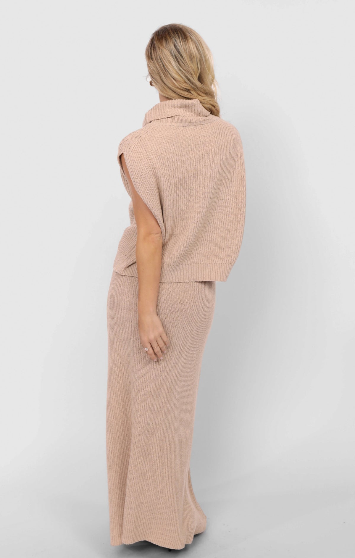 SADIE AND SAGE Women's Sweaters Sadie And Sage Crosby Ribbed Turtleneck Vest