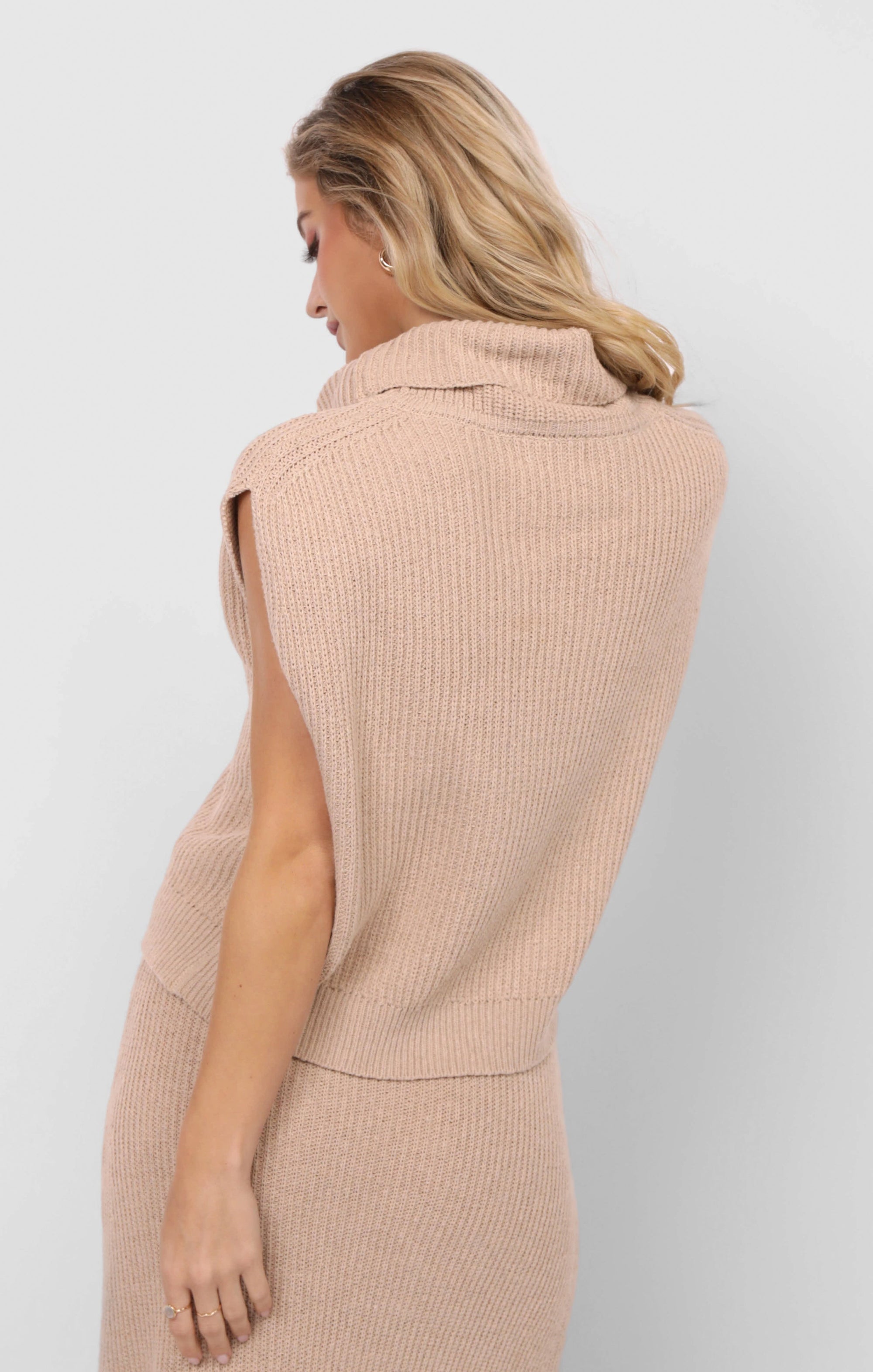 SADIE AND SAGE Women's Sweaters Sadie And Sage Crosby Ribbed Turtleneck Vest
