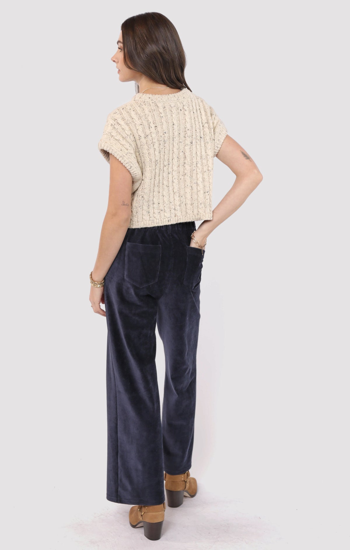 SADIE AND SAGE Women's Sweaters Sadie and Sage Effortless Cable Knit Sweater Tank || David's Clothing