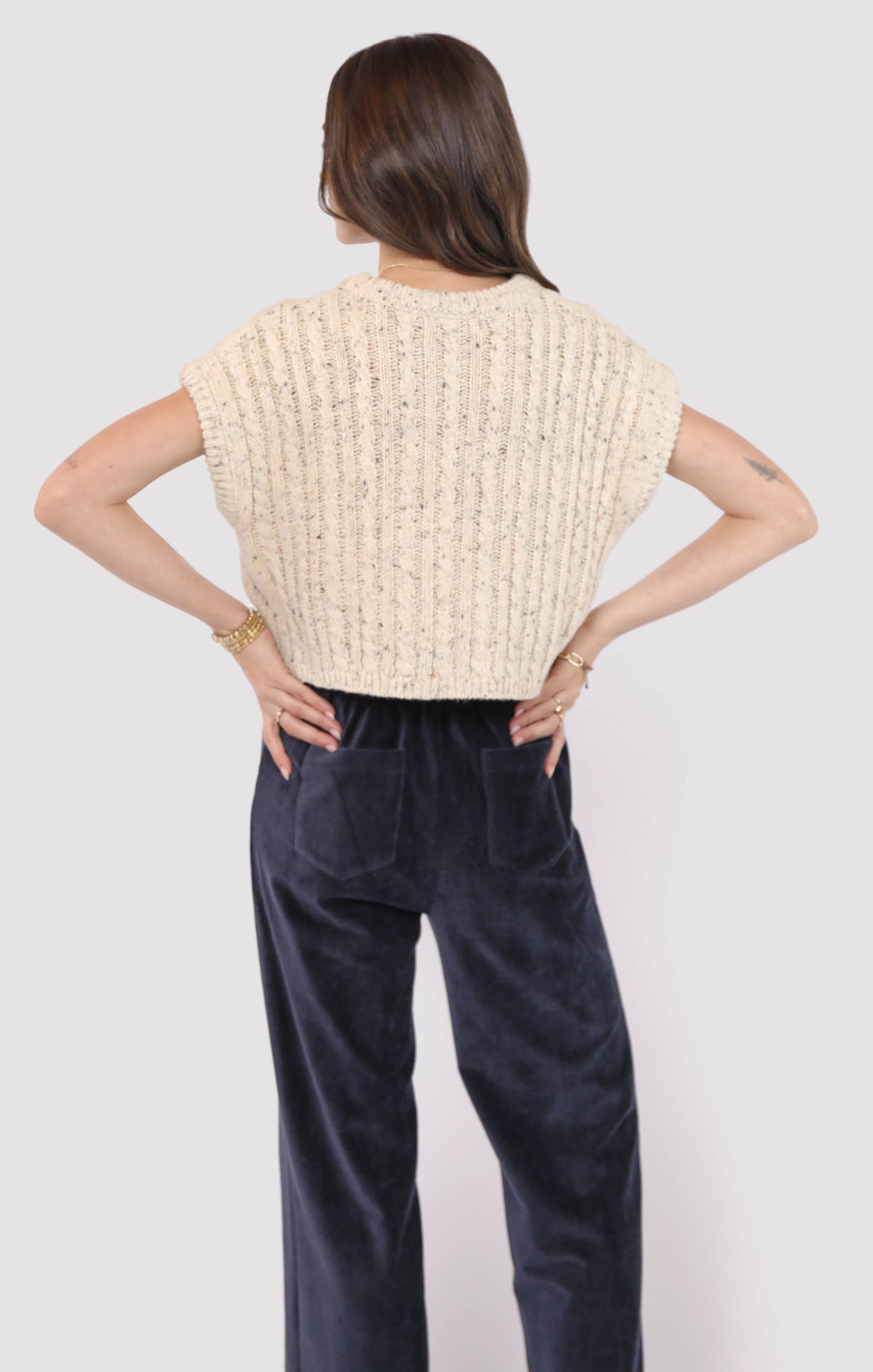 SADIE AND SAGE Women's Sweaters Sadie and Sage Effortless Cable Knit Sweater Tank || David's Clothing