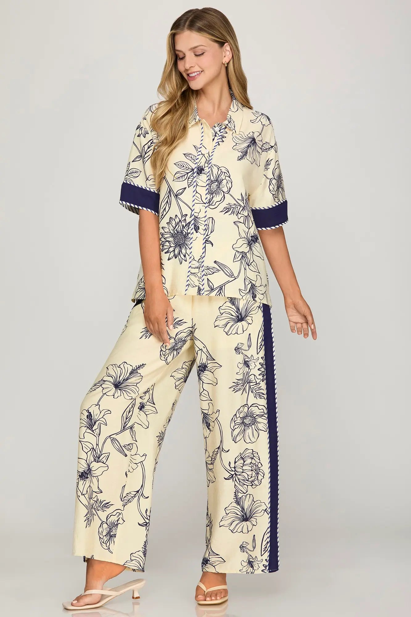 SHE AND SKY Women's Pants Woven Print Pants With Contrast Detail