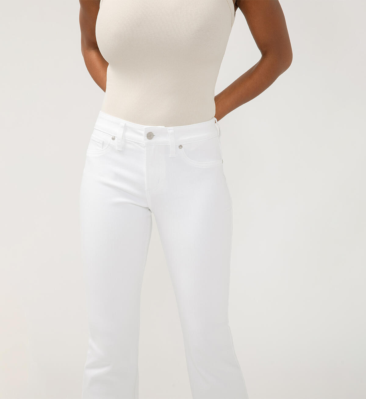 SILVER JEANS CO. Women's Jeans Silver Jeans Suki Mid Rise Kick Flare Luxe Stretch Jeans