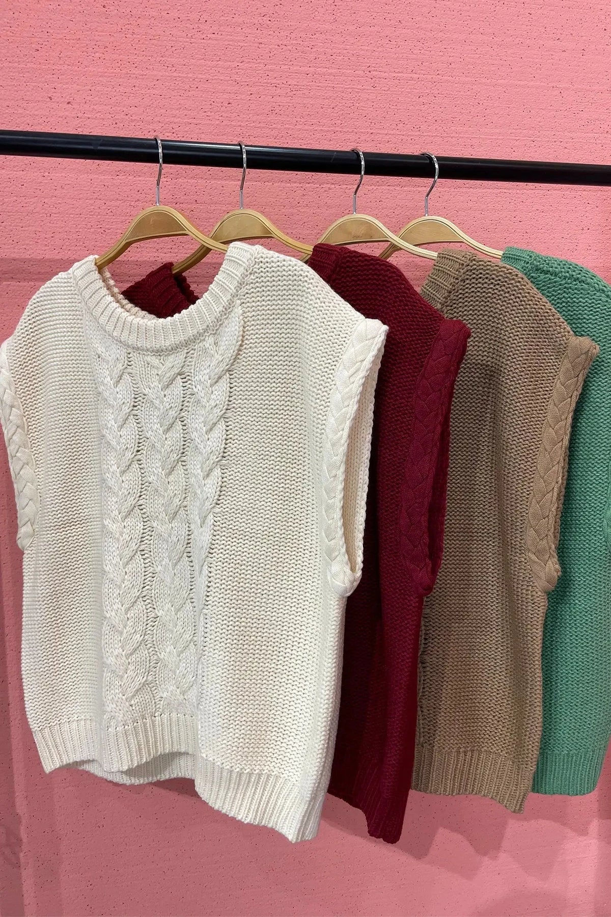 UMGEE USA Women's Sweaters Cable Knit Sleeveless Sweater Vest