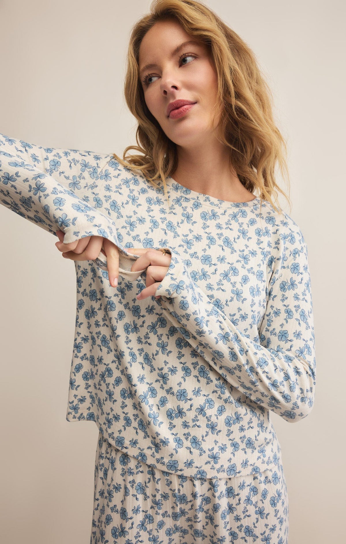 Z SUPPLY Women's Top Z Supply Home Town Ditsy LS Top || David's Clothing